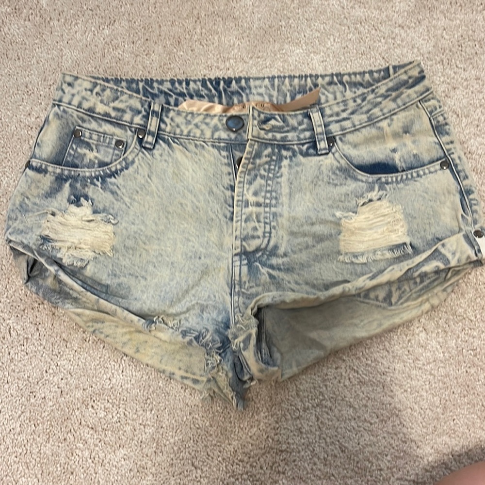 Light wash ripped denim shorts
